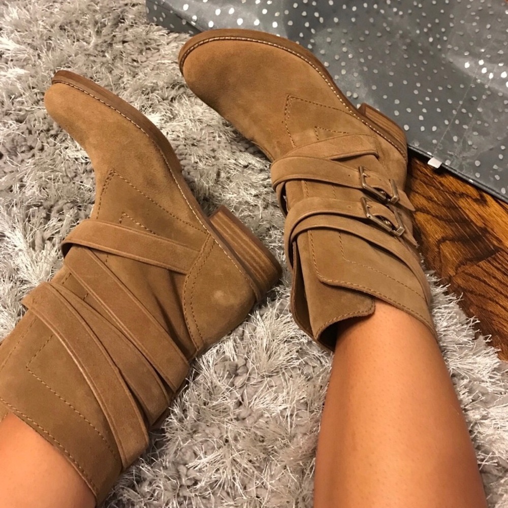 TEMPORARY FLASH SALE 🎈🎈🎈COMBAT BOOTS ♥️